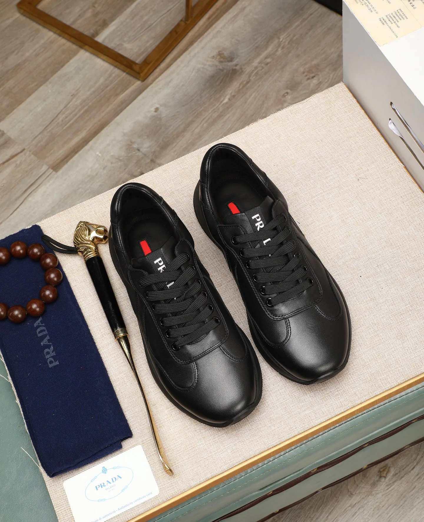 Men's shoes 💰600 Top quality New hot models on the official website, timeless for a century, 🆘 Trendy brand (Prada) mainly promotes hot models, avant-garde and versatile fashion men's shoes private version molding, cowhide surface splicing 1:1 oil edge treatment... fashionable and simple, original imported cowhide lining cowhide feet; the atmosphere and personality are more fashionable, eye-catching and pursuing class, it will subvert the old idea and be a must-have for fashion trendsetters with you! Must keep it for yourself! High-end comfort, high-end quality workmanship. Size: 38-44 Various colors available. full package